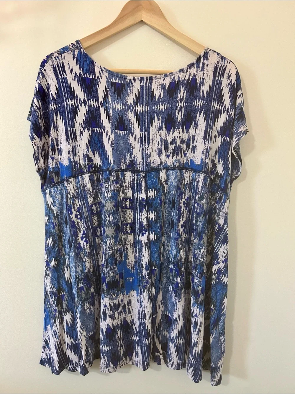 Artisan NY Blue Ikat Abstract Print V-Neck Short Sleeve Top Sz 1X